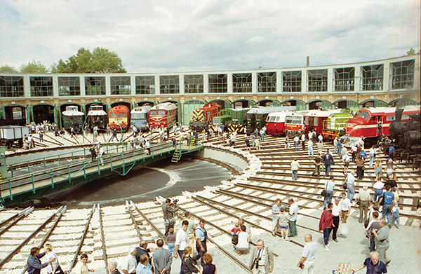 3. ábra. A Vasúttörténeti Park kiállítása az ünnepi megnyitón. (Fotó: Németh Andor)