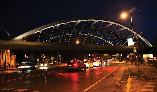 11. ábra. A Bartók Béla úti híd esti kivilágításban. (Forrás: Design and Light Kft. DL02. számú terve)